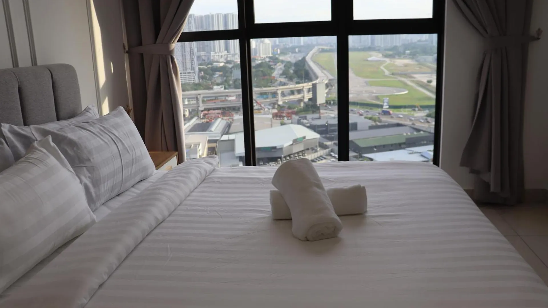 Trion Sfm Dream Service Suit Kuala Lumpur Daire