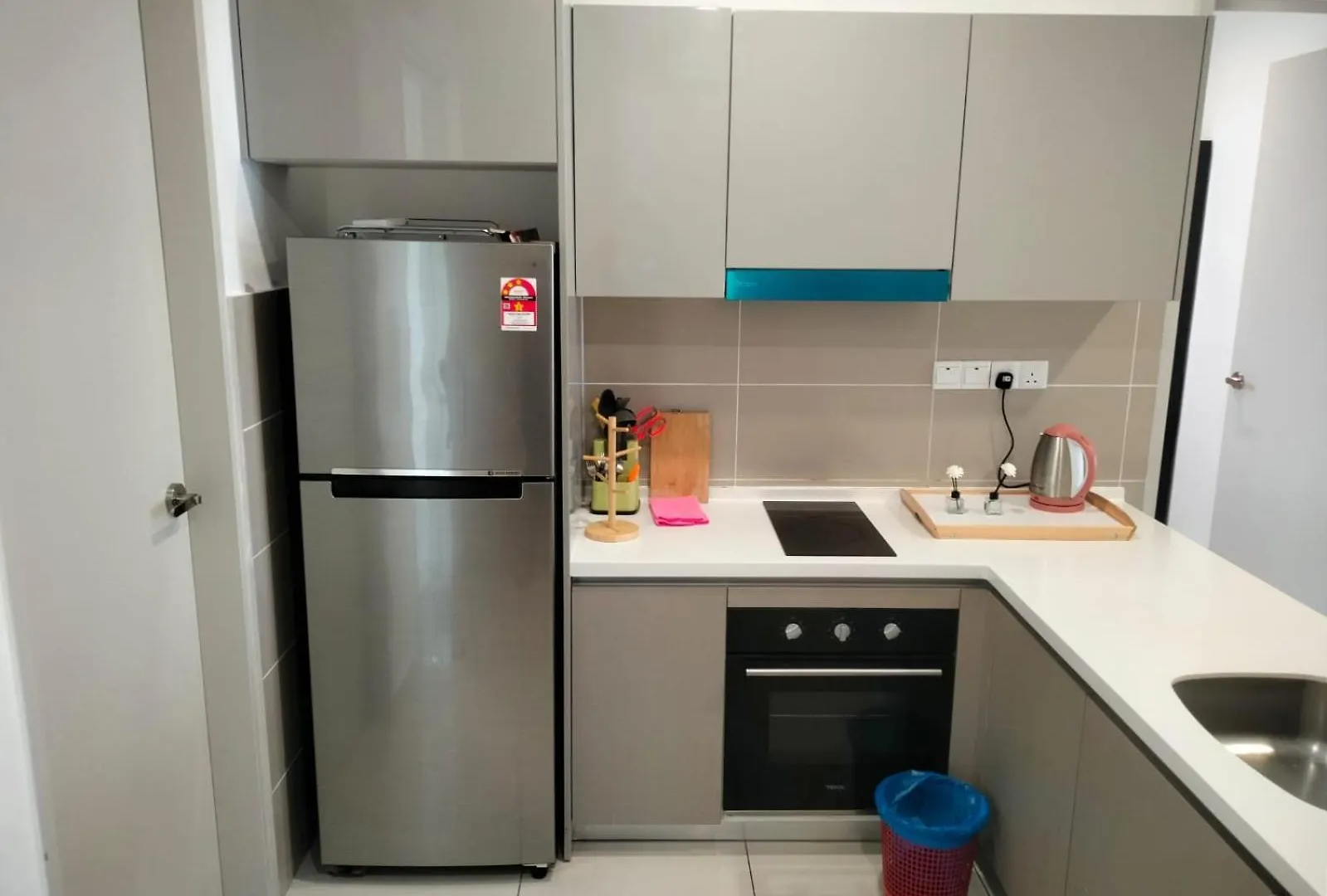 Trion Sfm Dream Service Suit Kuala Lumpur Malezya